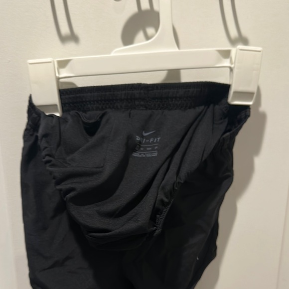 Girls Black Nike Shorts - Picture 6 of 7